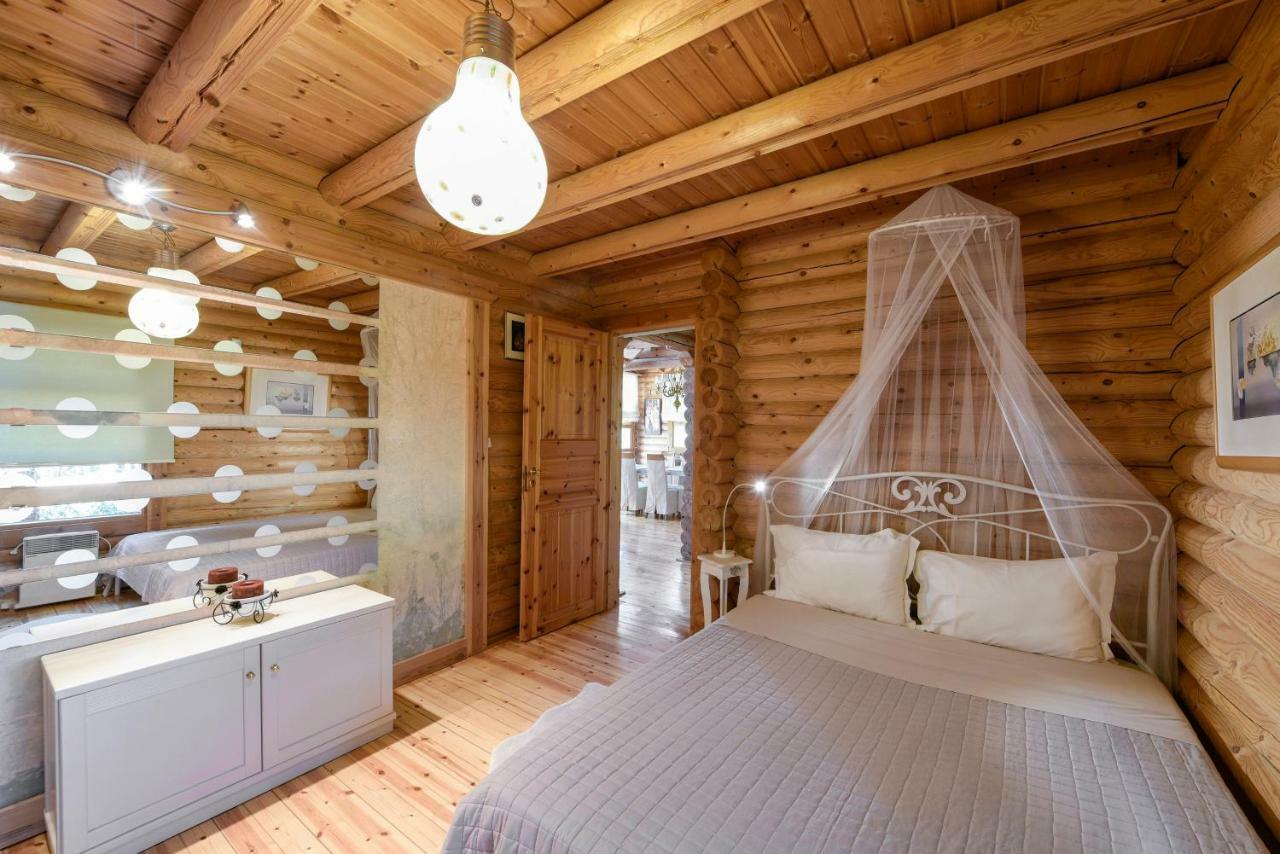 - Wooden Lakkia